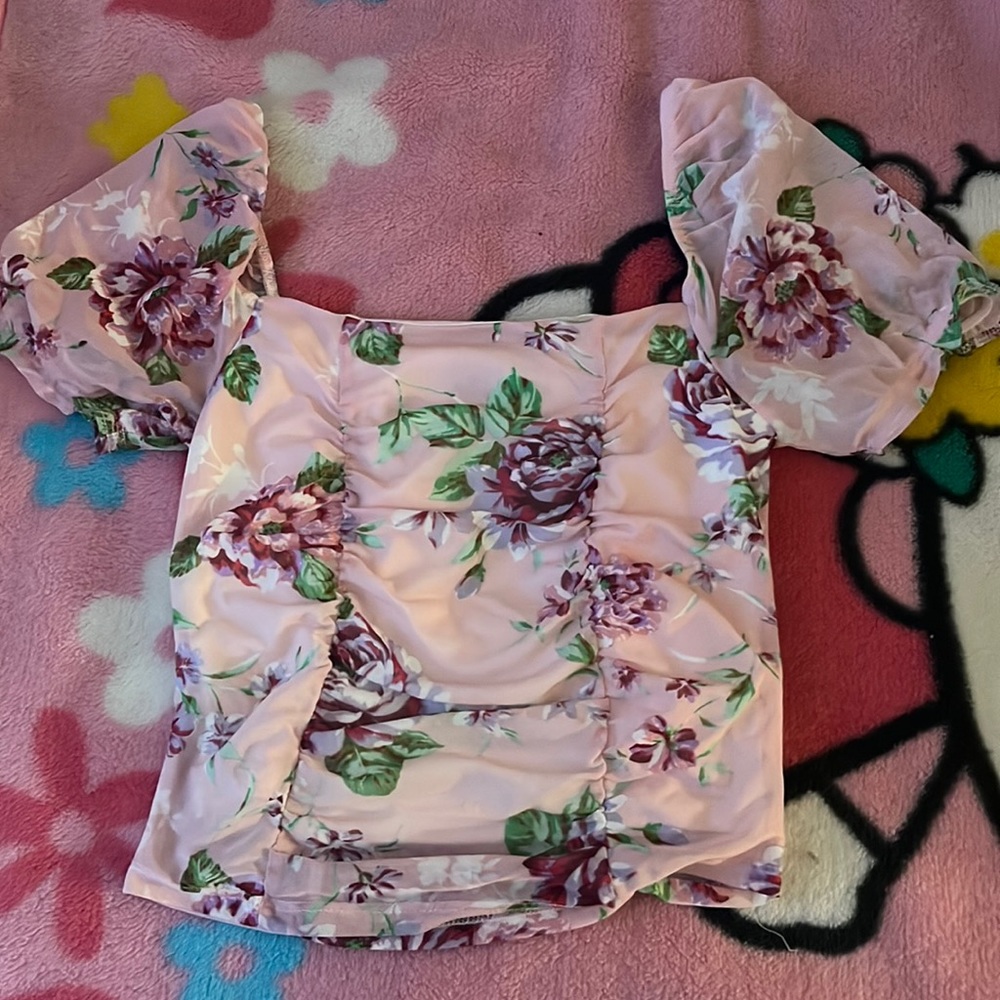 brand popular 21 very cute top with fluffy sleeves size small pink and flowery